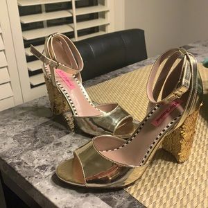 Betsey Johnson Gold Block sequin Heels size 9.5 ankle strap open toe wedding